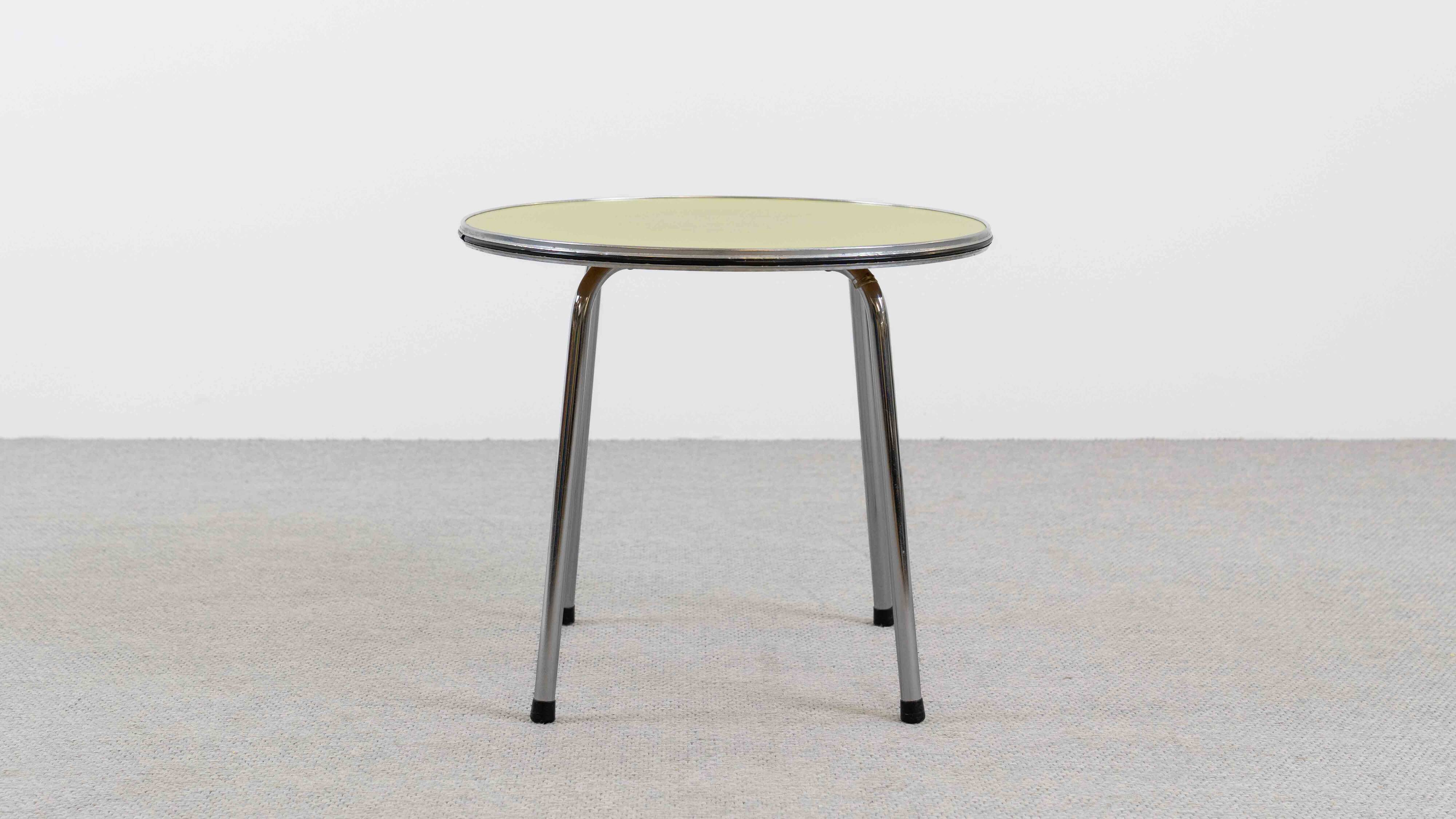 Table d'appoint en tube d'acier Bauhaus vintage