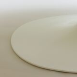 Table basse tulipe ovale blanche des années 1960 par Maurice Burke pour Arkana Uk