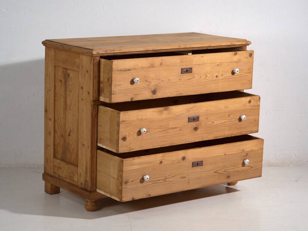 Antique pine commode – Central Europe (c.1880–1910)