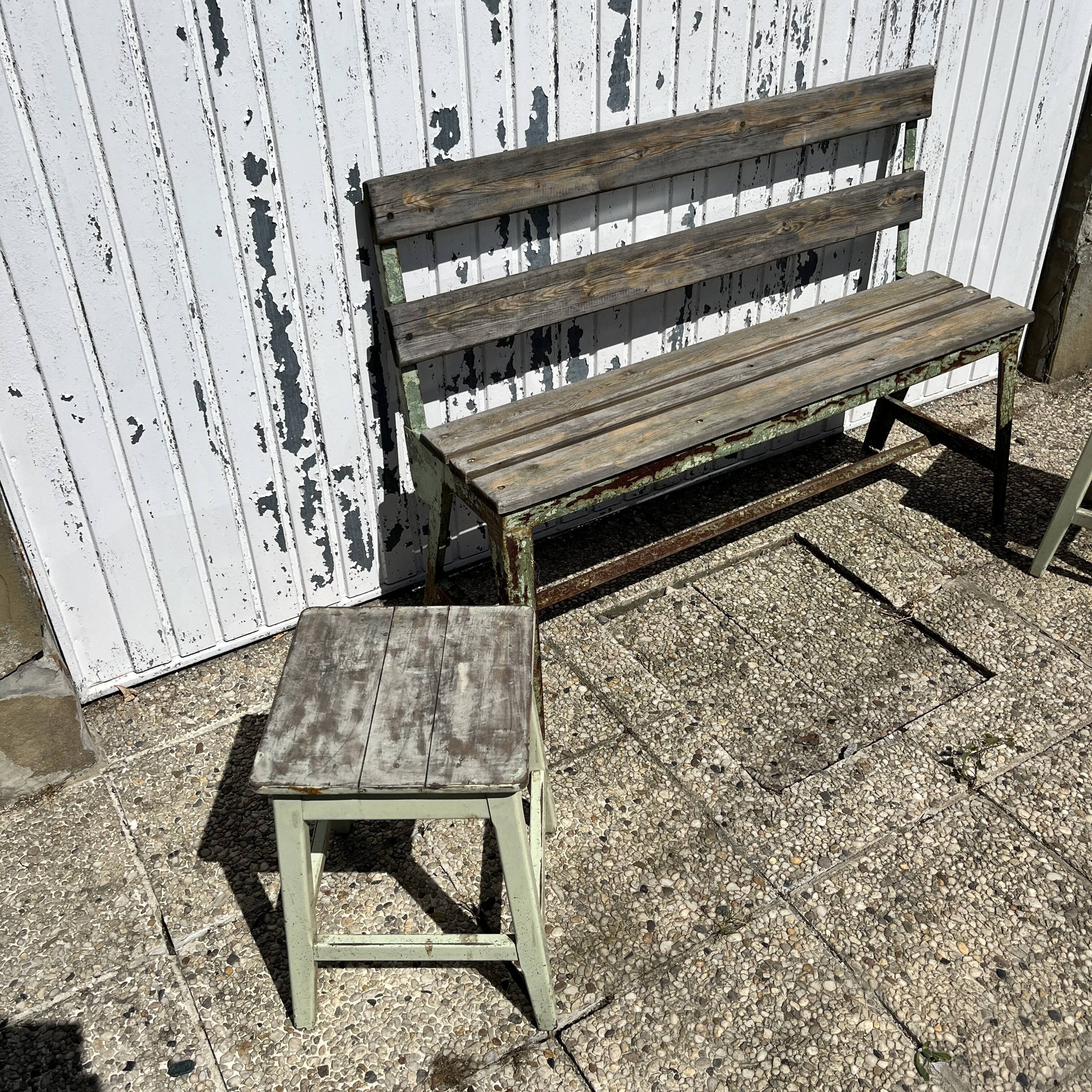 Garden bench in iron and wood and these 2 wooden stools