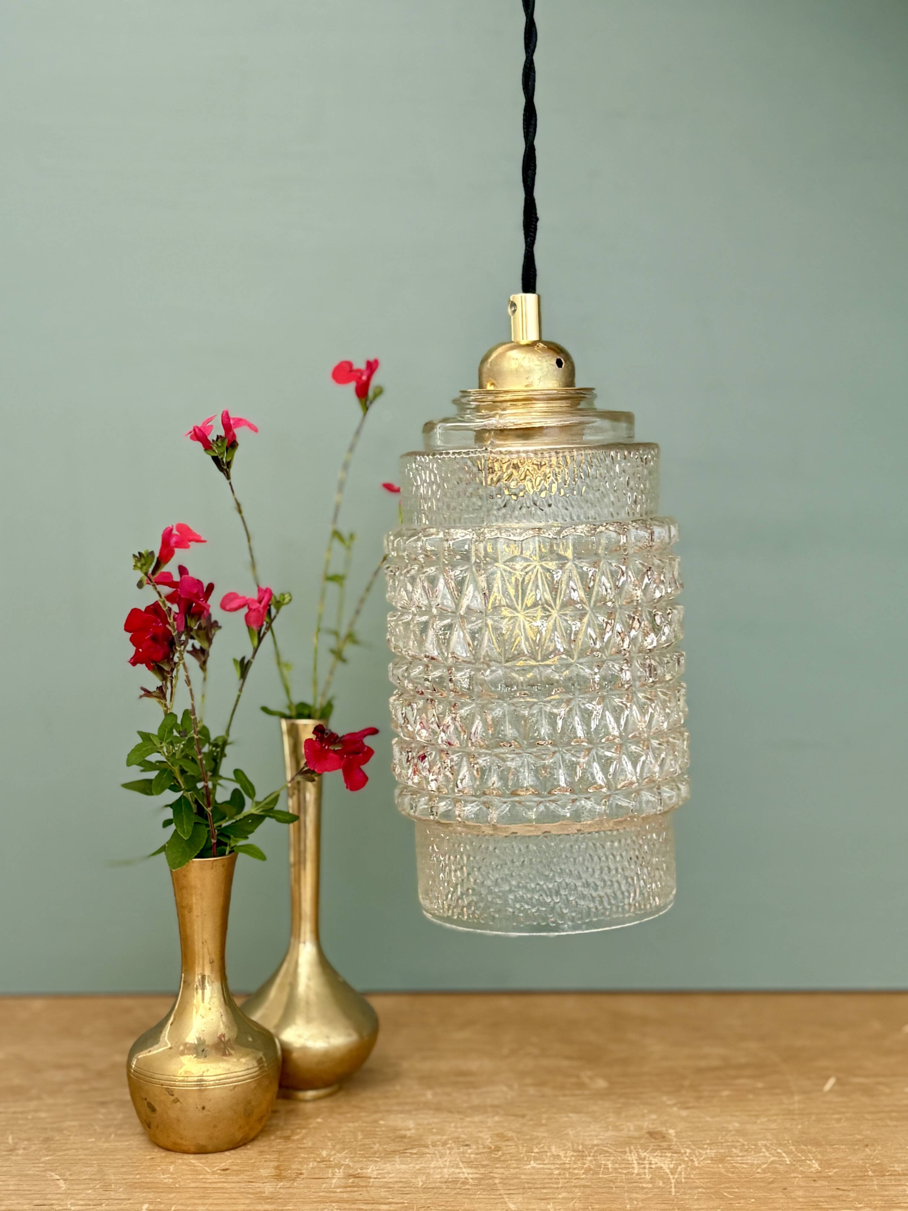 Suspension globe vintage en verre moulé