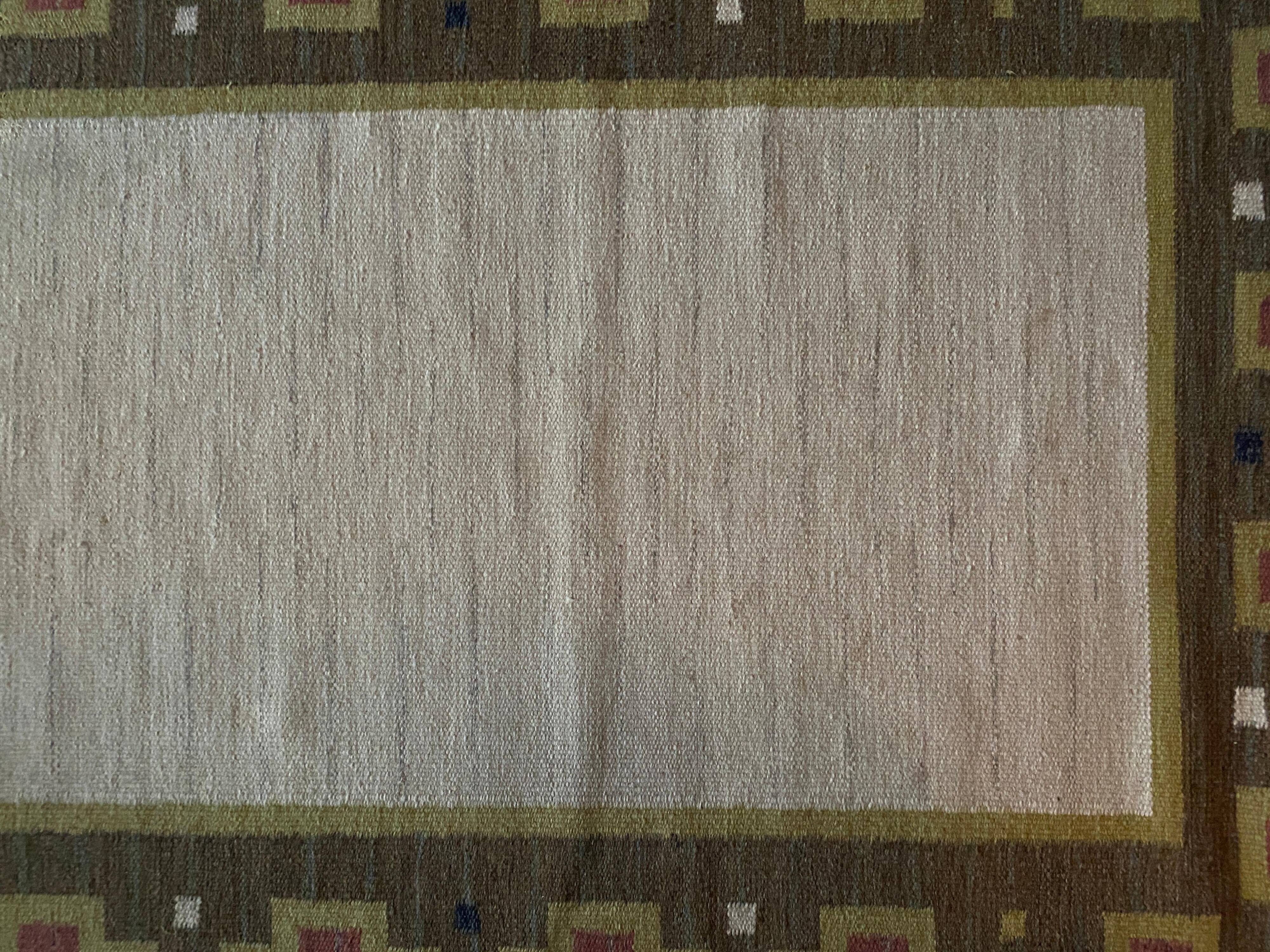 Tapis à tissage plat Röllakan rose et blanc moderne scandinave, Suède, années 1960.