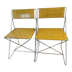 2 chaises jaunes X-Line de Niels