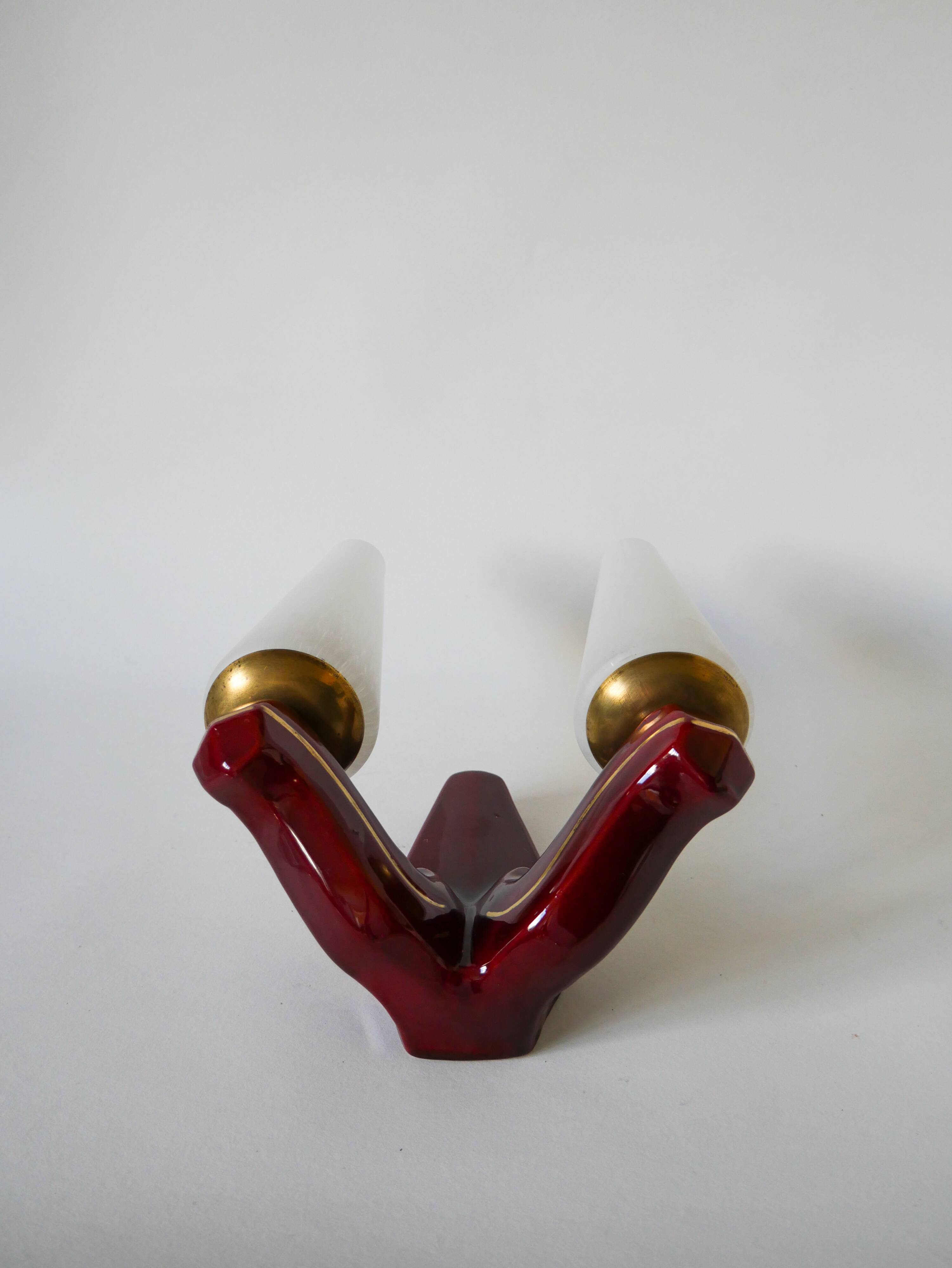 Double globe wall lamp in glass and burgundy ceramic support Art Deco 1930