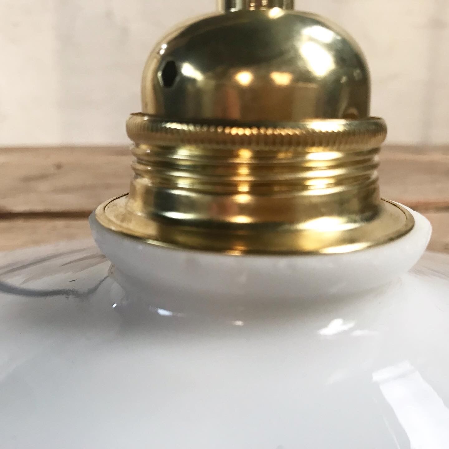 White opaline suspension