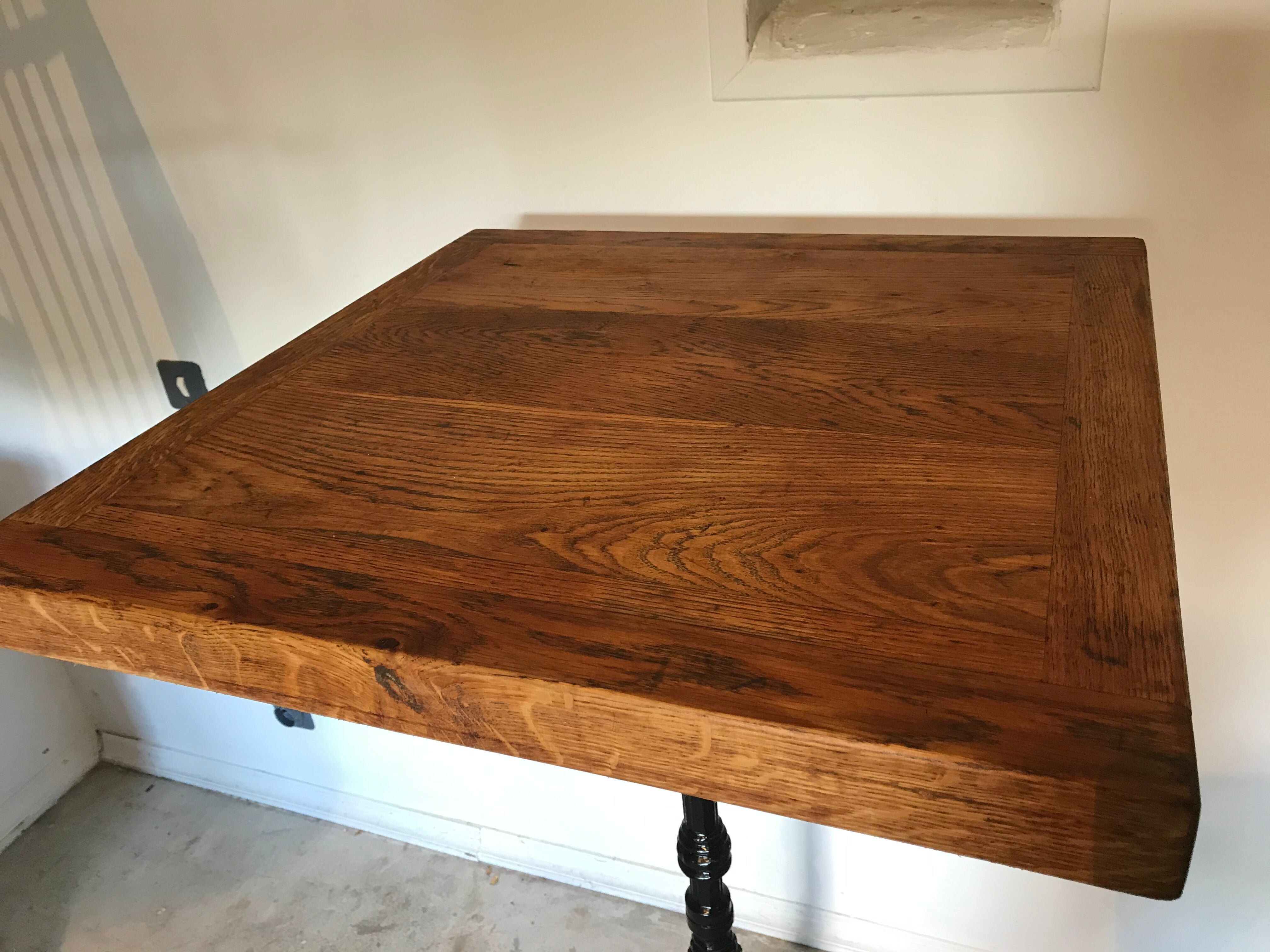 Manage vintage bistro standing