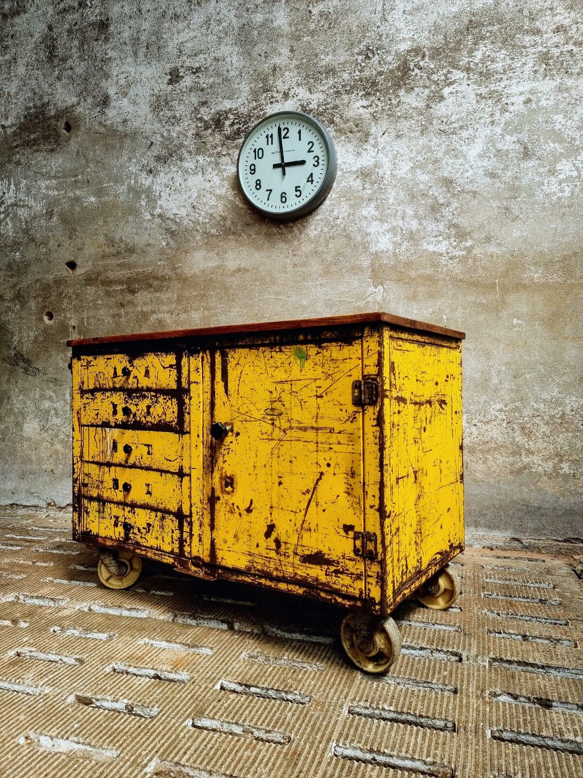 Industrial workbench trolley yellow chest of drawers