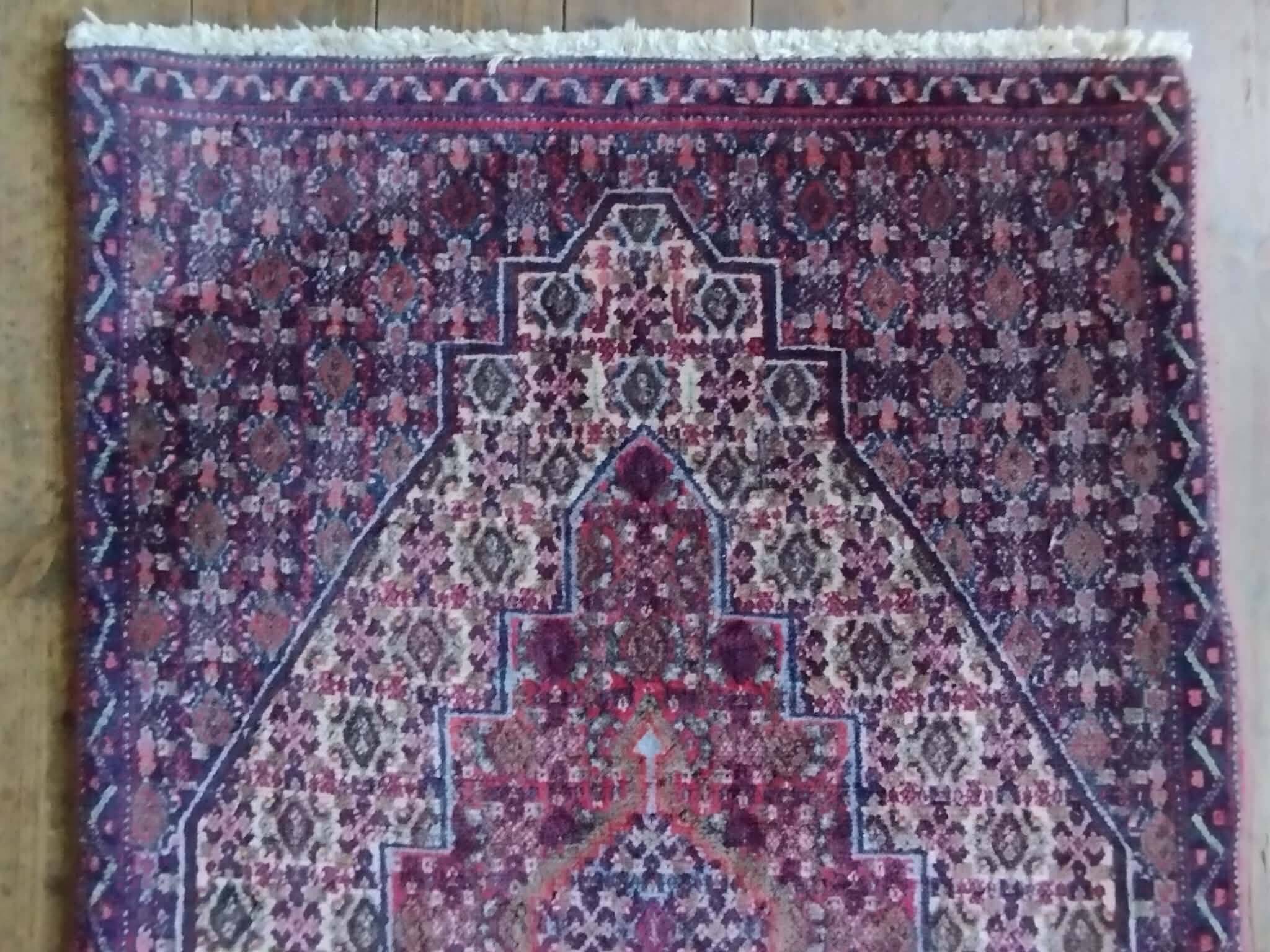 Handmade Persian Senneh rug 110x68cm