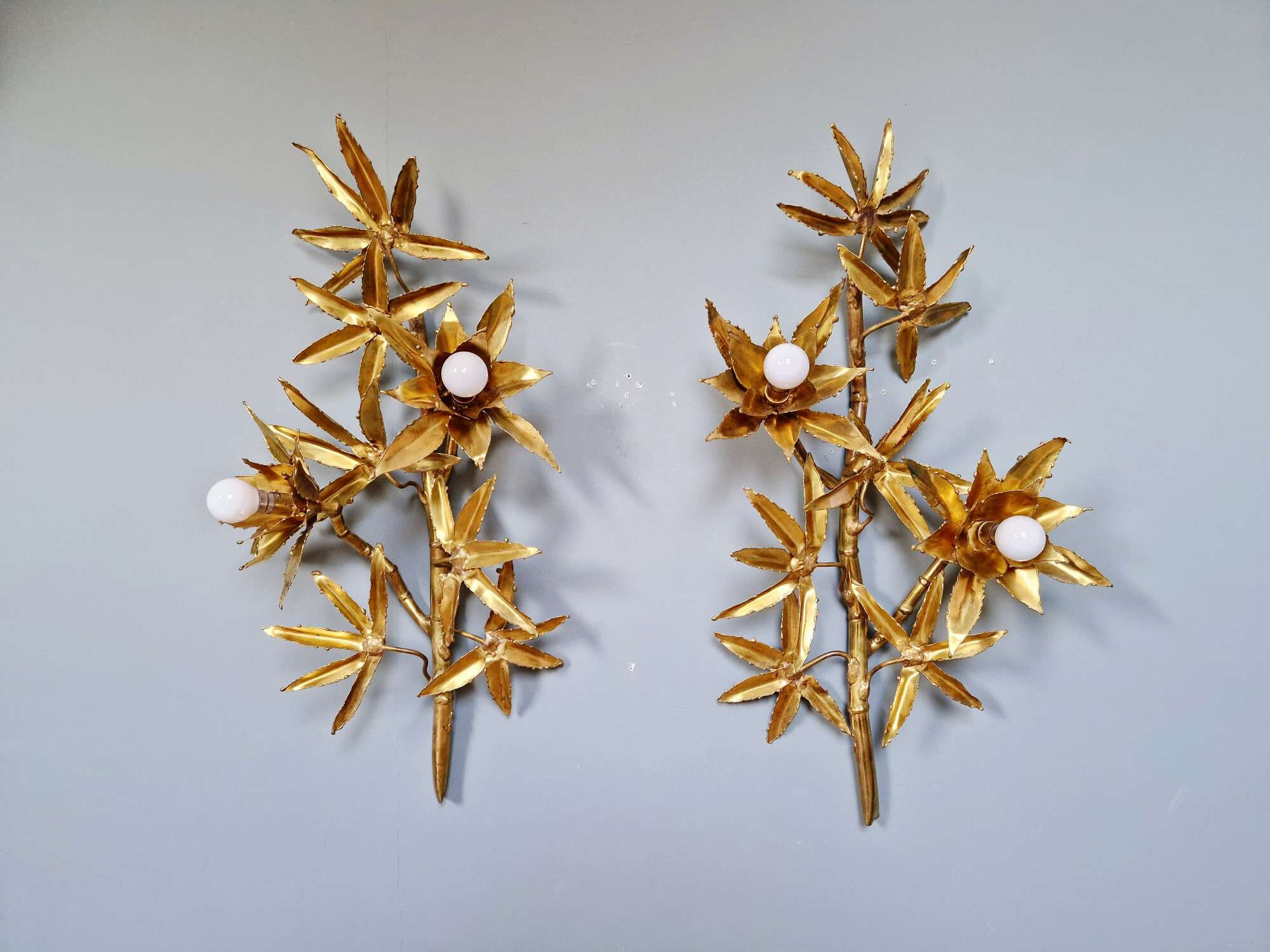 Large pair of brass wall sconces, Maison Jansen, 1960-70.
