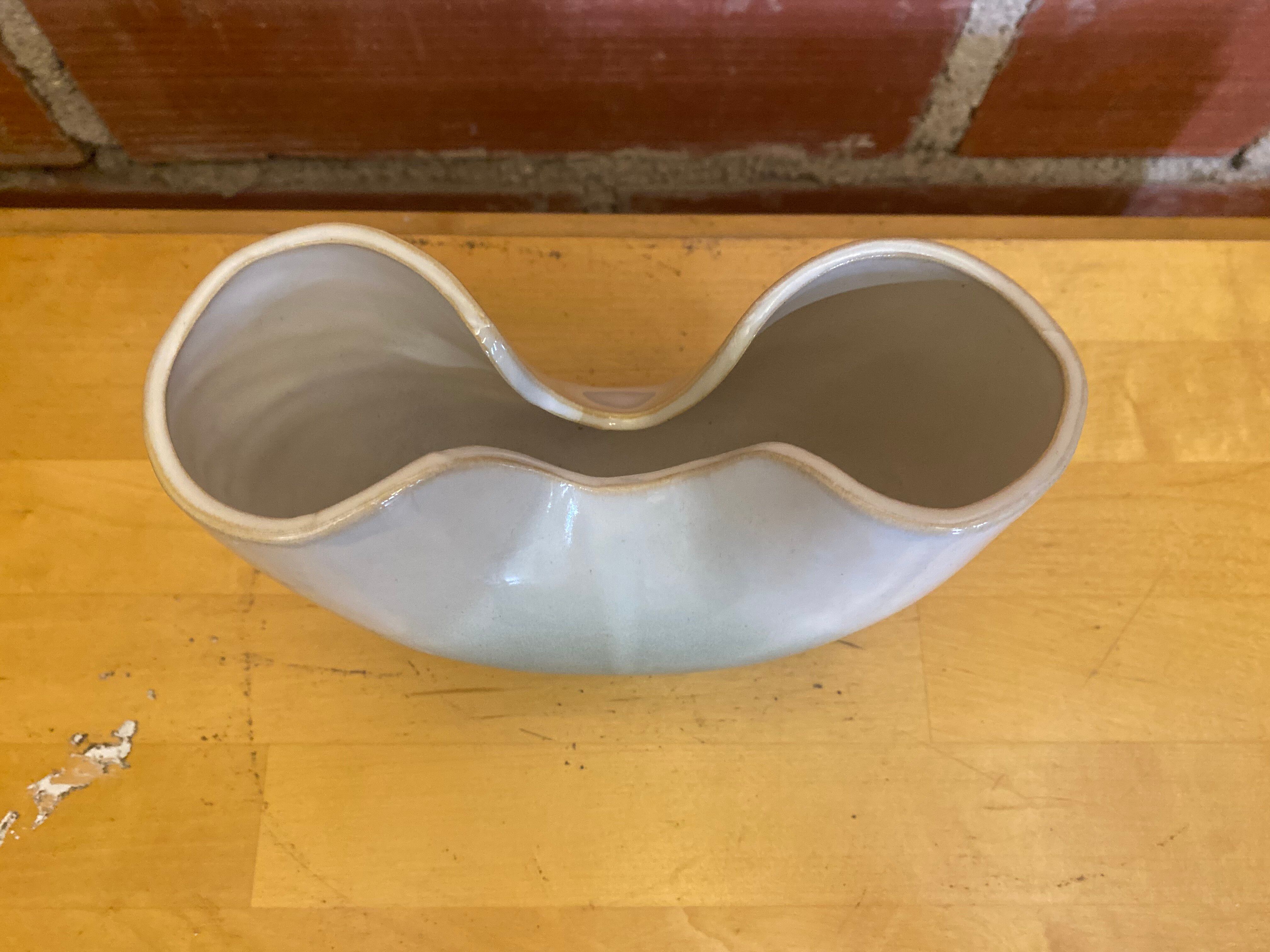 Vase design gilde ceramic white blue
