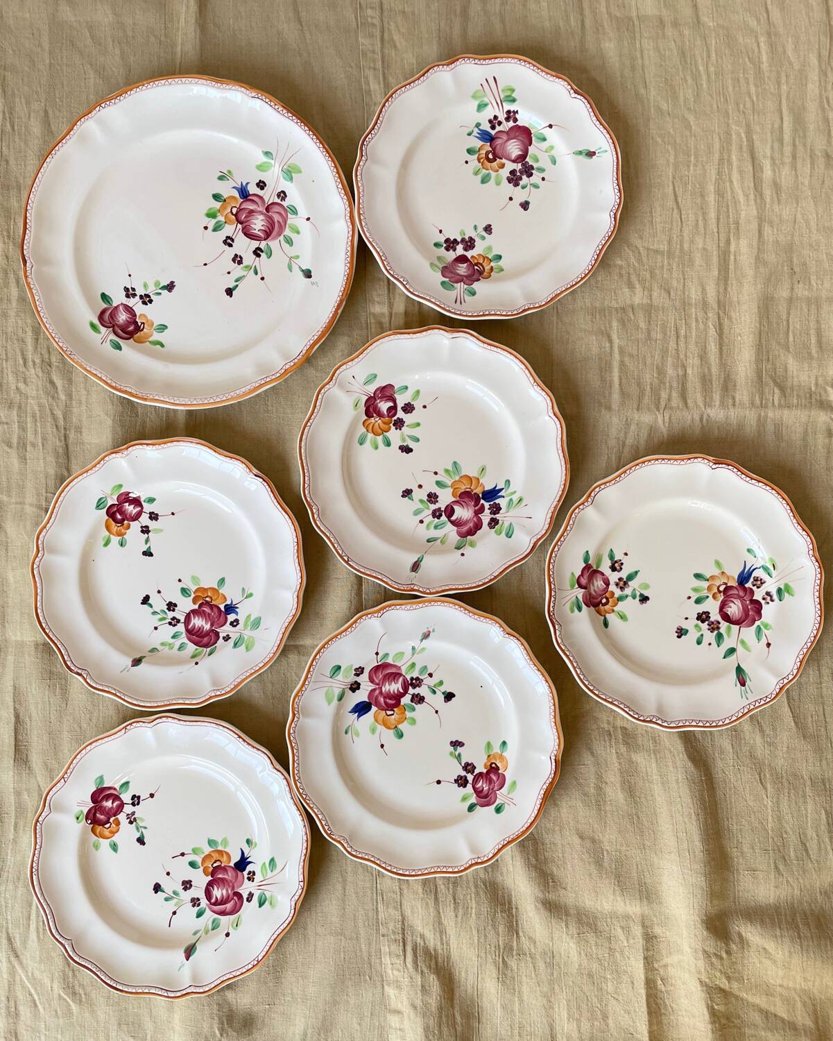 6 Plates and Dish with painted flowers Manufacture de Longchamp Model Monaco 1960s