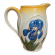 Pichet en barbotine vintage décor iris bleu
