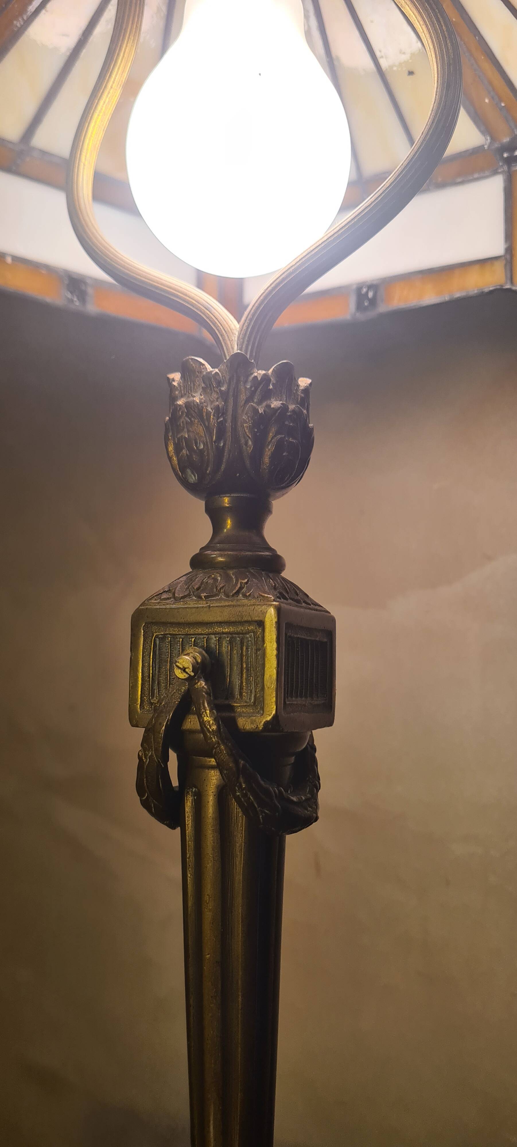 Bronze floor lamp from the 19th century with a handmade stained glass lampshade soldered with lead, measuring 52x26.