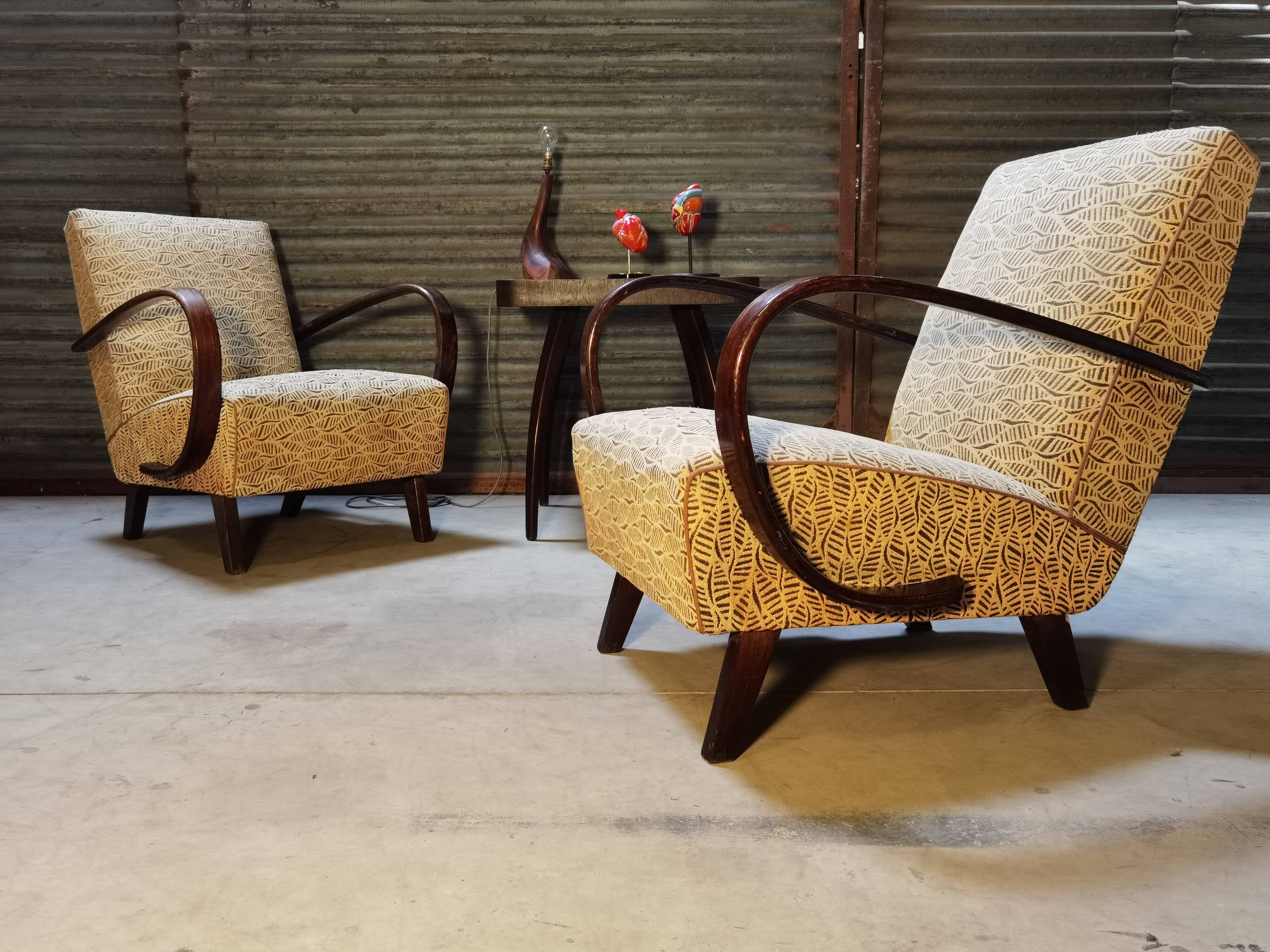 Paire de fauteuils H410 par Jindřich Halabala