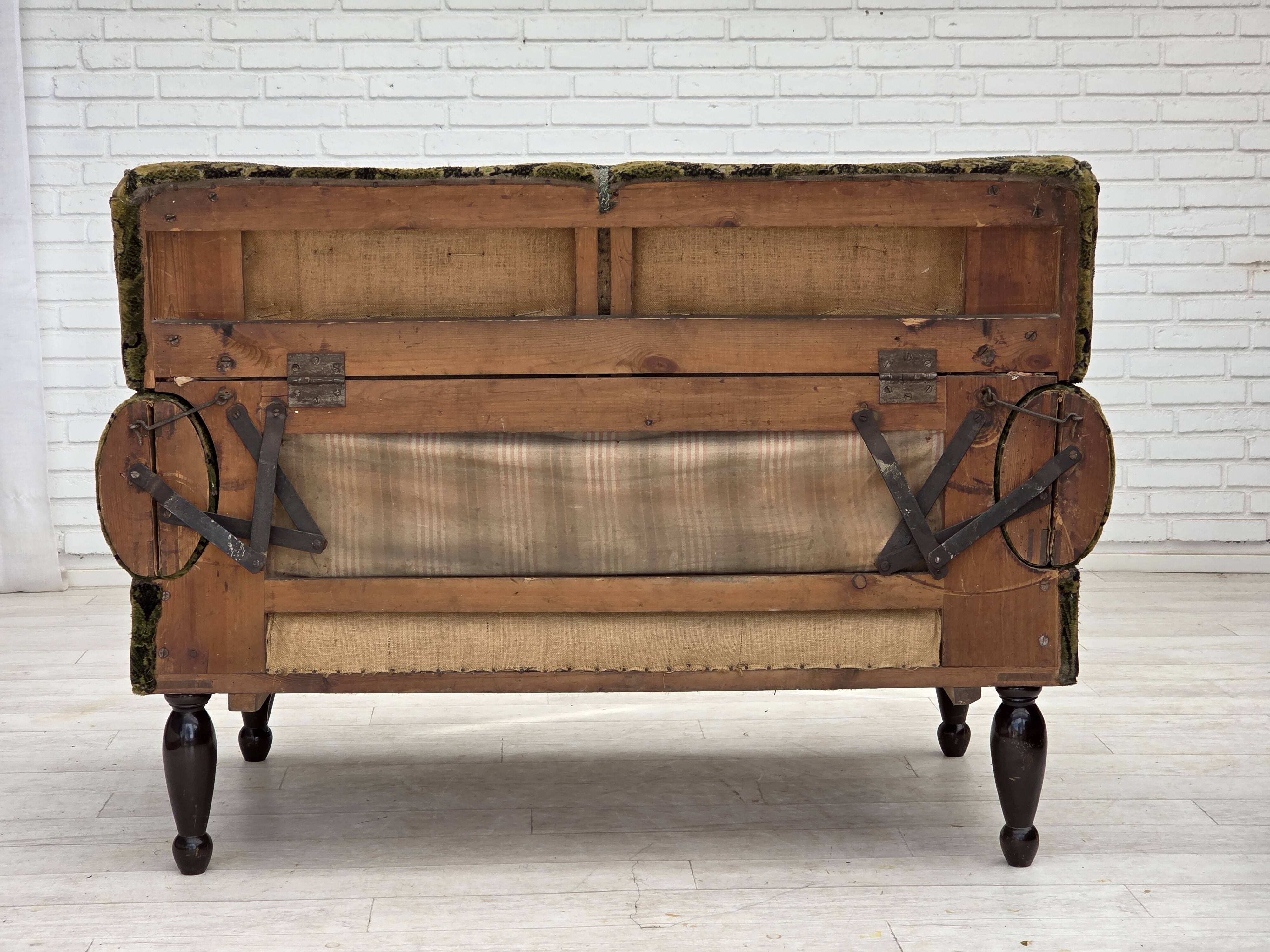 1930s, Danish 2-seater drop arm daybed/sofa, green furniture velour.