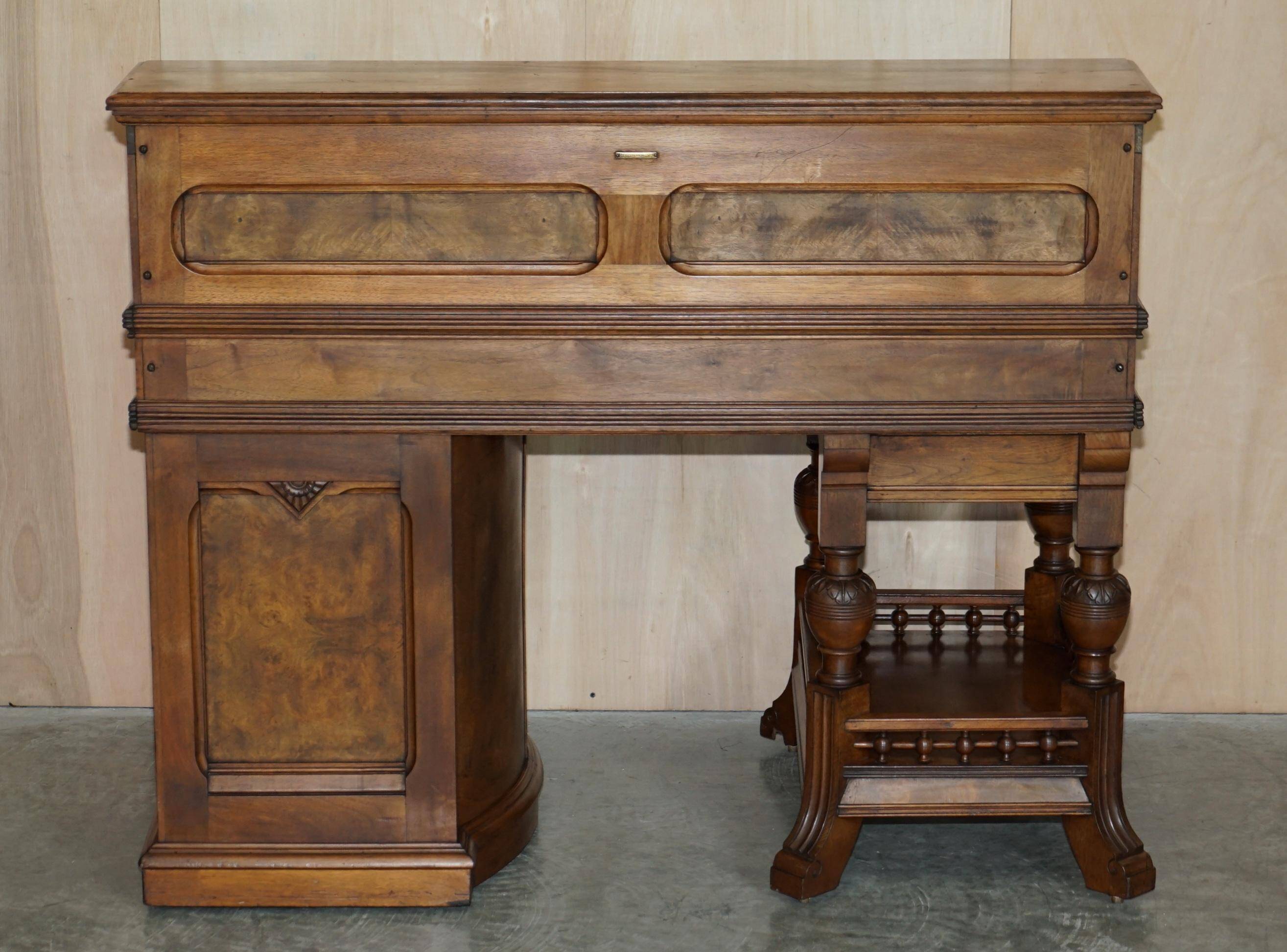 Bureau à tambour Shannon File Co en noyer victorien avec certificat