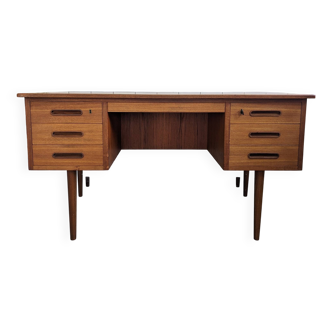 Scandinavian 'double-sided' desk