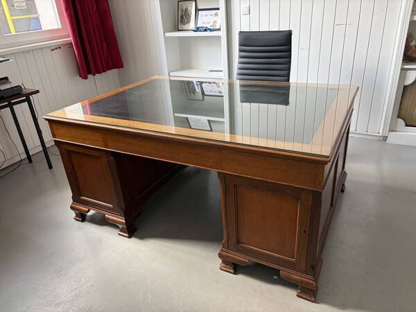 Bureau de ministre double face