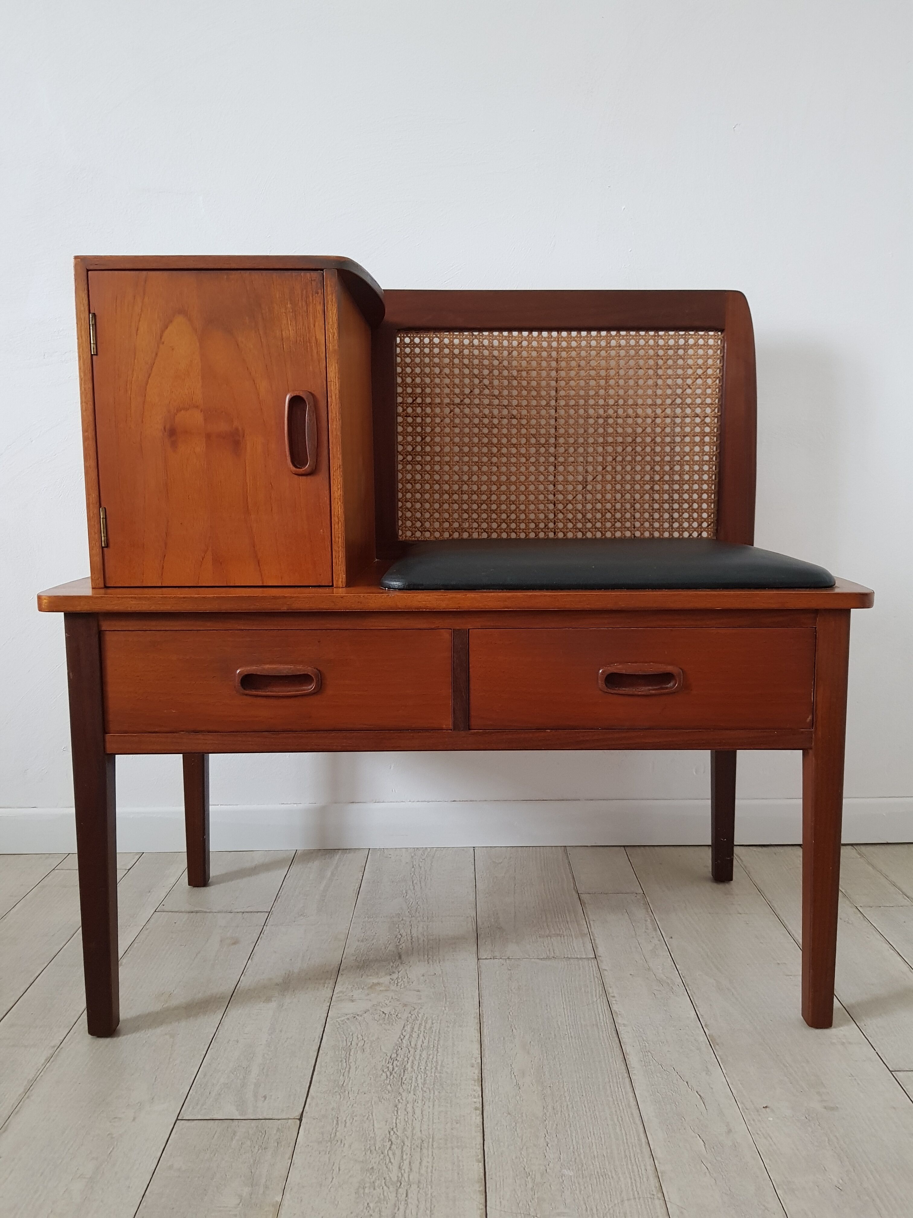 Chippy heath bench