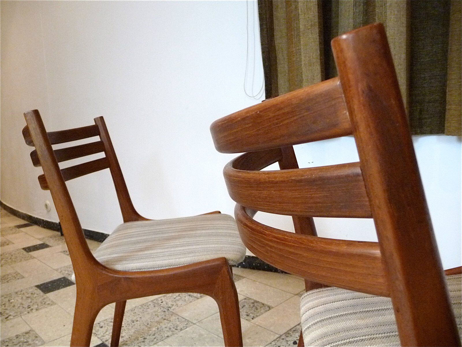 Ensemble de 4 chaises de salle à manger en teck scandinaves modernes, Danemark années 1960.