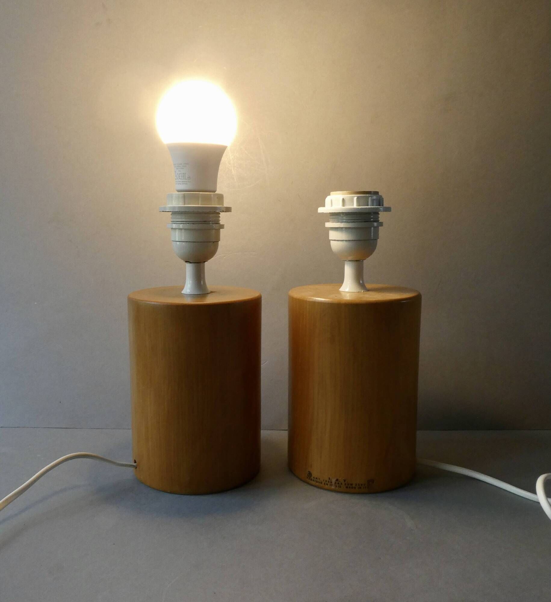 Pair of solid wood lamp bases IMT Italy for Habitat, around 1980.