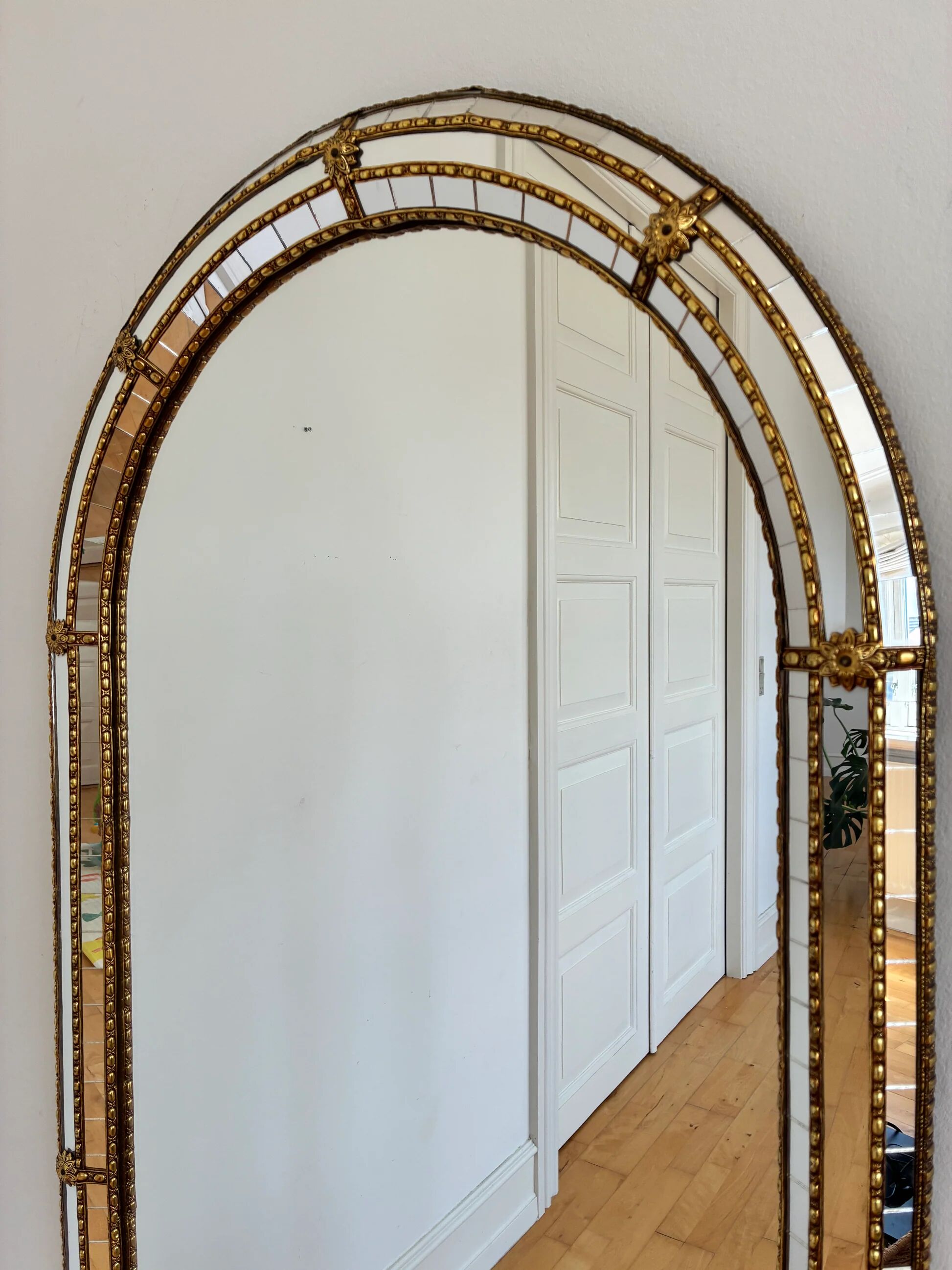 Large vintage Spanish Venetian-style wall mirror, brass, 1980s Hollywood Regency