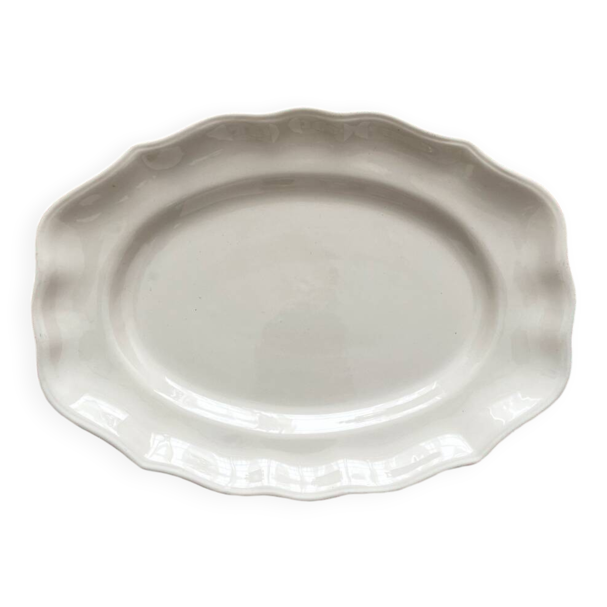 Scalloped oval dish in Saint Clément earthenware