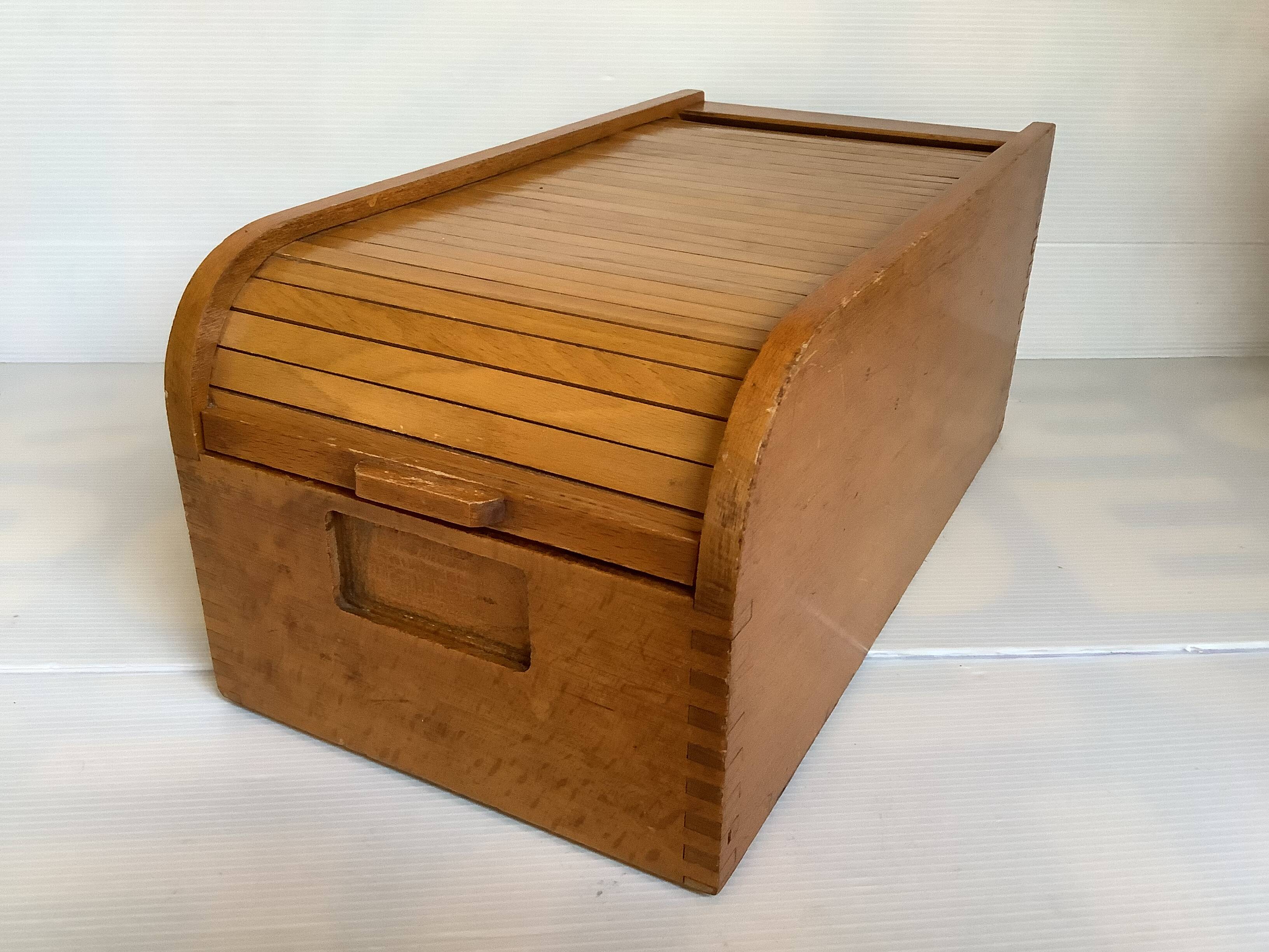 Wooden box rolling curtain dovetails