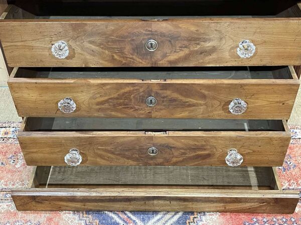 Commode Louis Philippe 5 tiroirs du XIXème en merisier avec ses boutons en verre