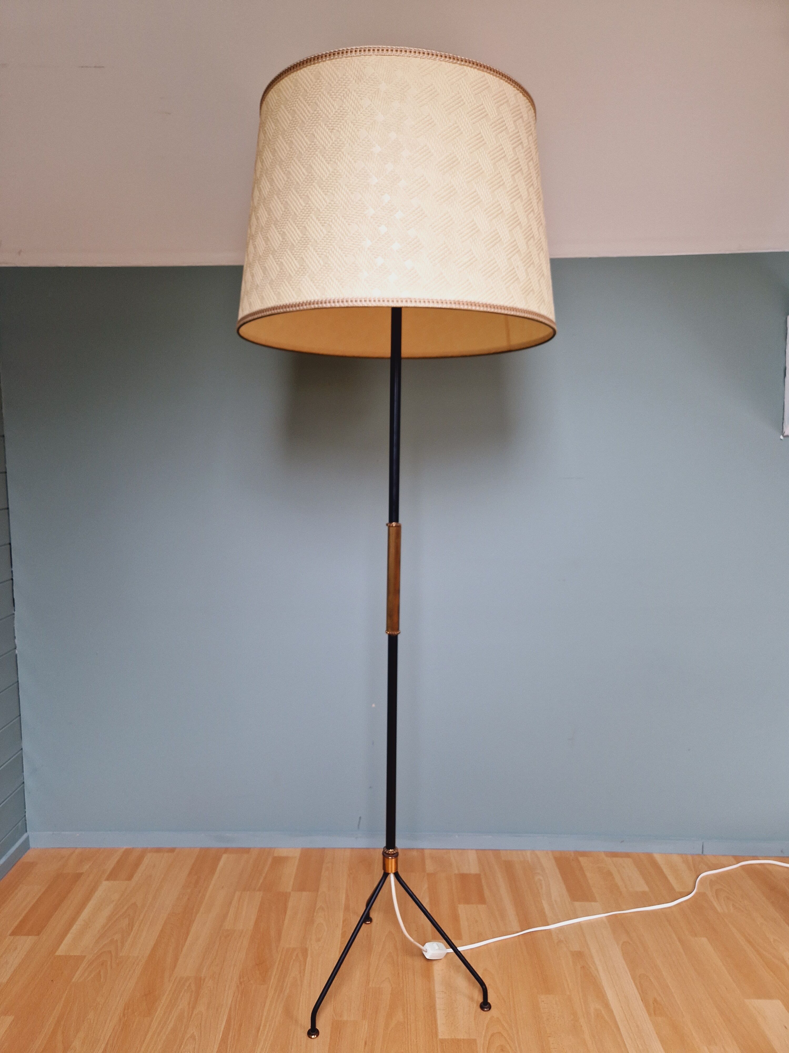 Vintage tripod floor lamp in black lacquered metal and brass, 50s