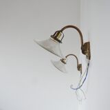 Paire d'appliques en laiton et en verre