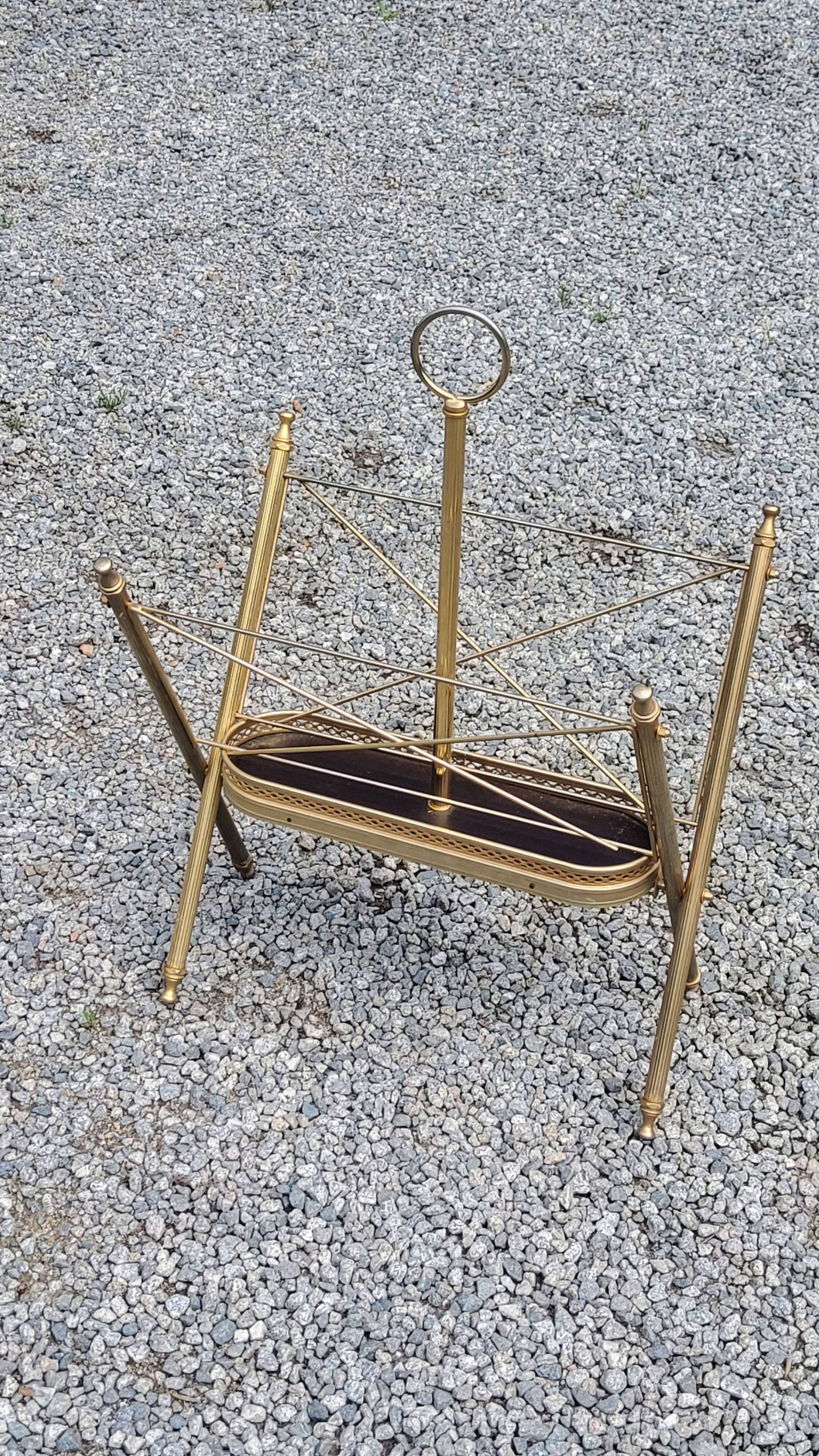 Vintage magazine rack from the 60s in neo-classical style in gold metal and mahogany
