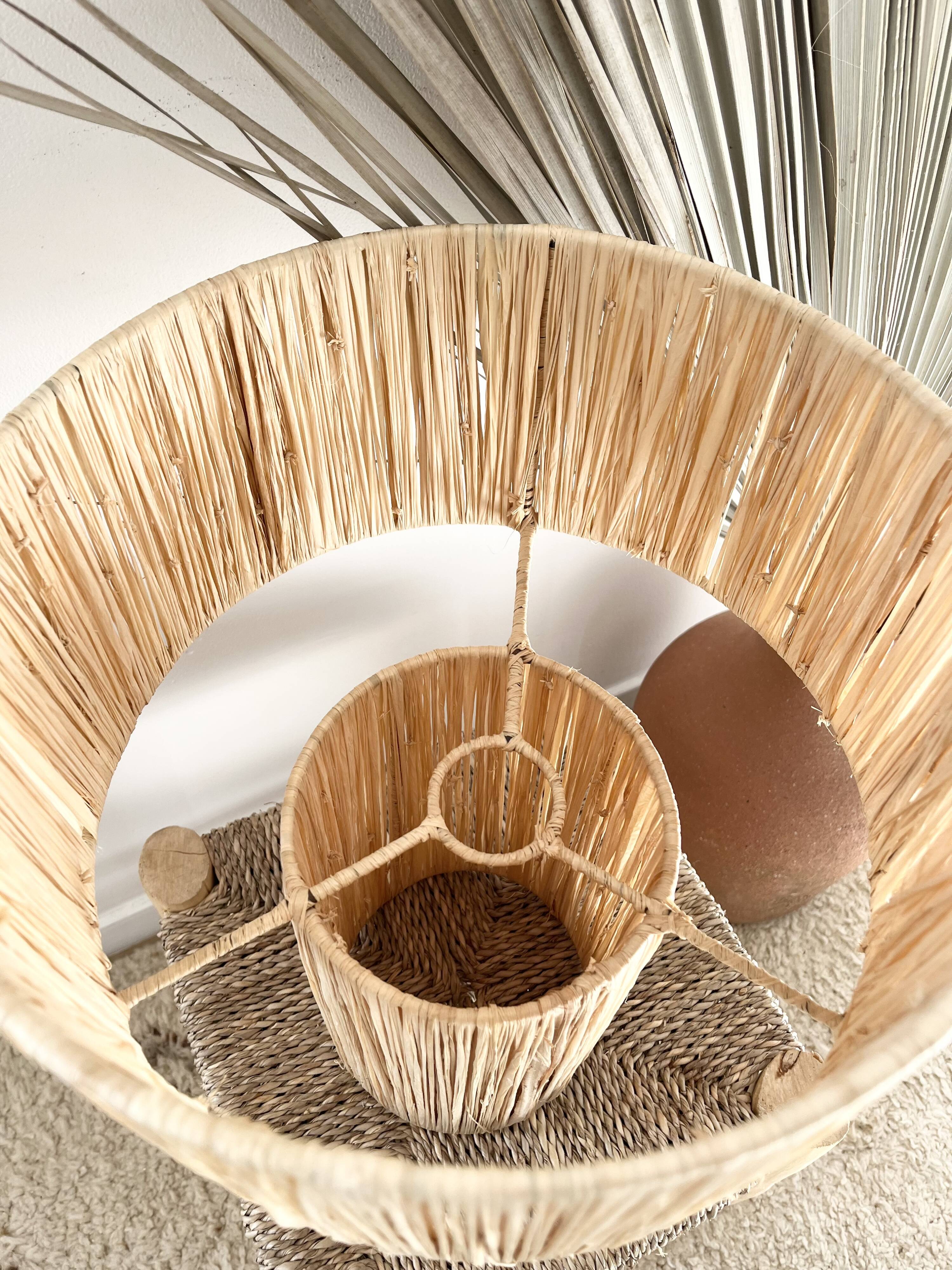 Raffia table lamp