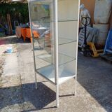 Ancienne vitrine de médecine