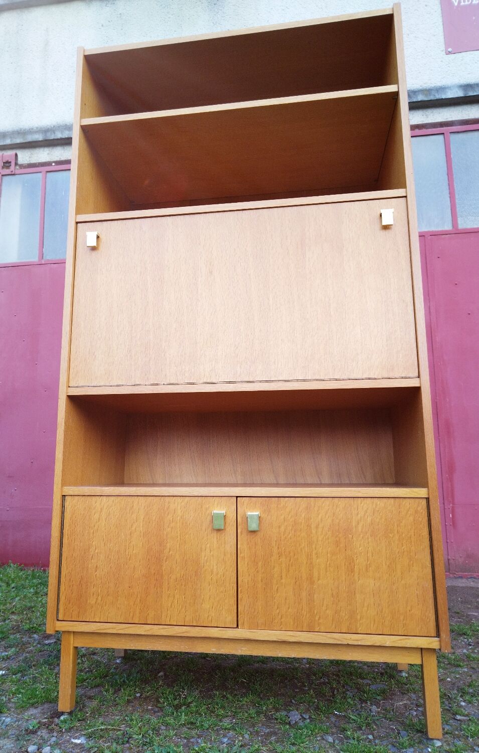 Secretary, Scandinavian style library