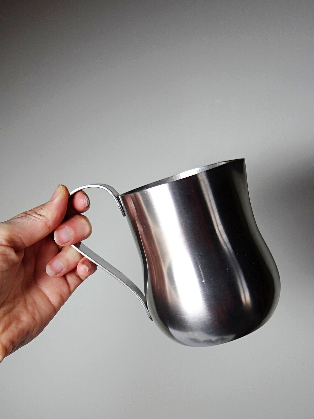 Set of 4 vintage bar measures in brushed stainless steel from the 60s-70s.