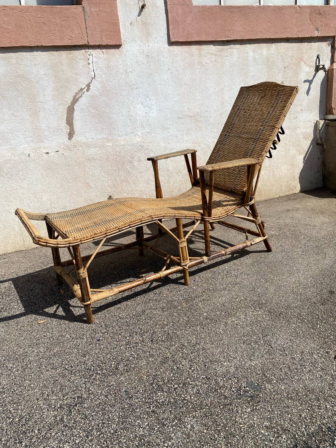 Wicker lounge chair