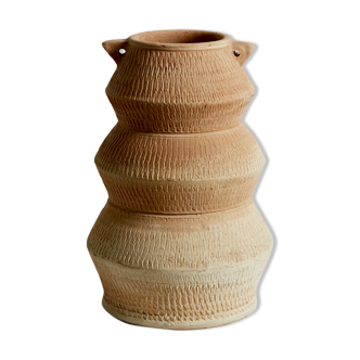 Terracotta vase with "zigzag" handles
