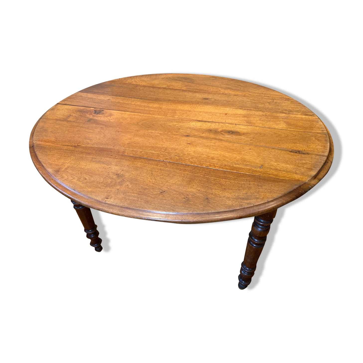 Table with oval shutter in walnut foot turned