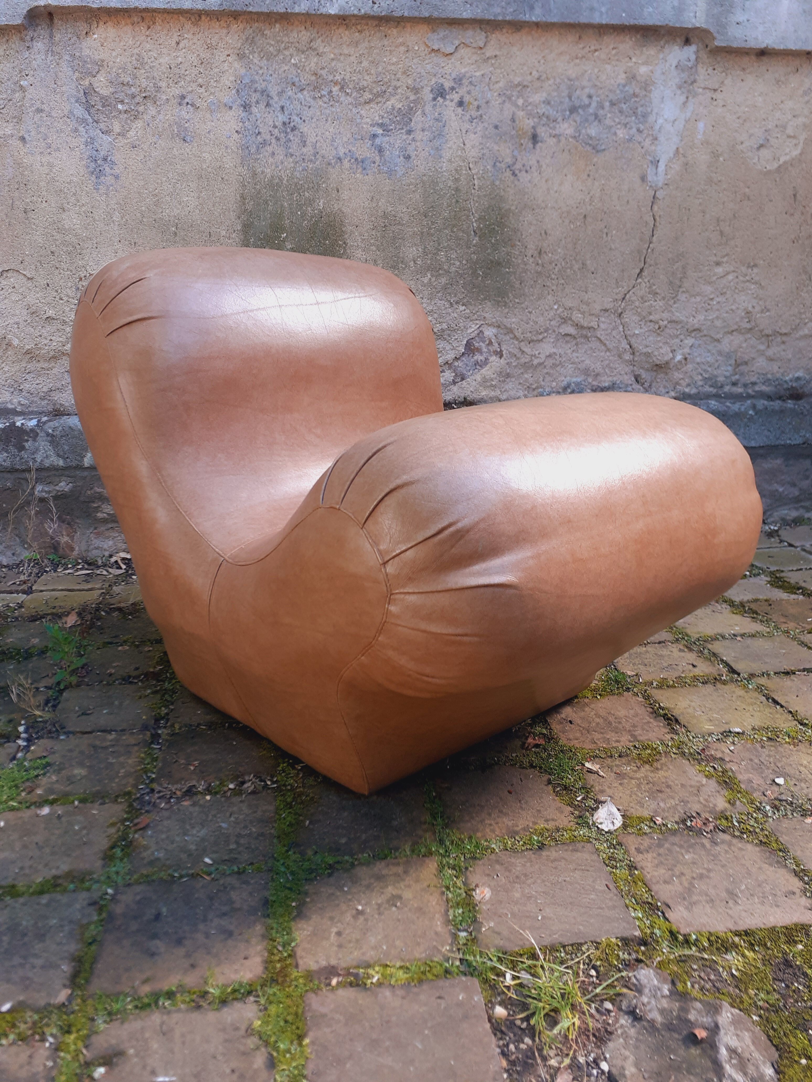 Chauffeuse en cuir année 60