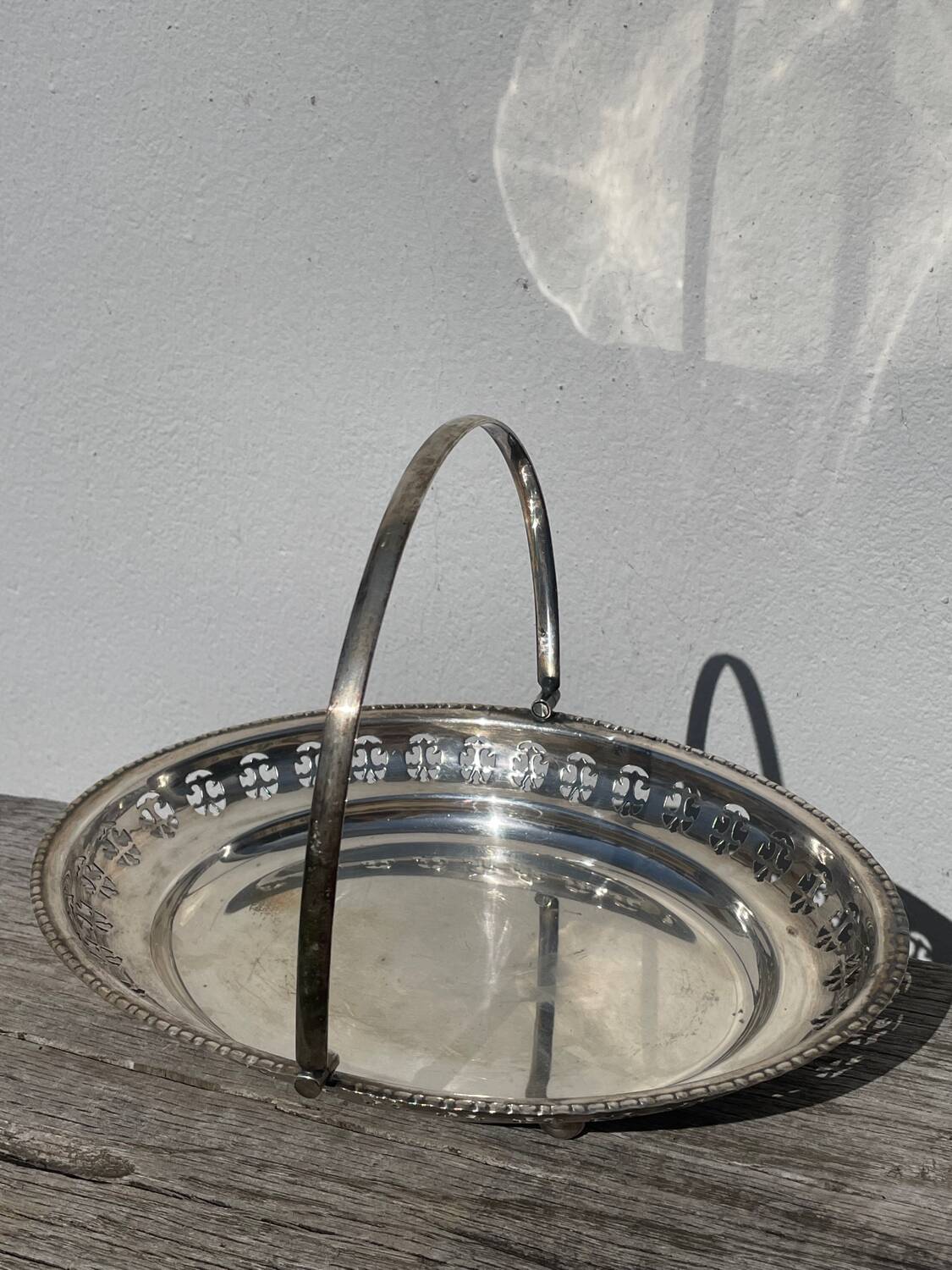 Oval dish with silver-plated metal handle