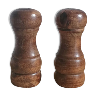 Salt and pepper set