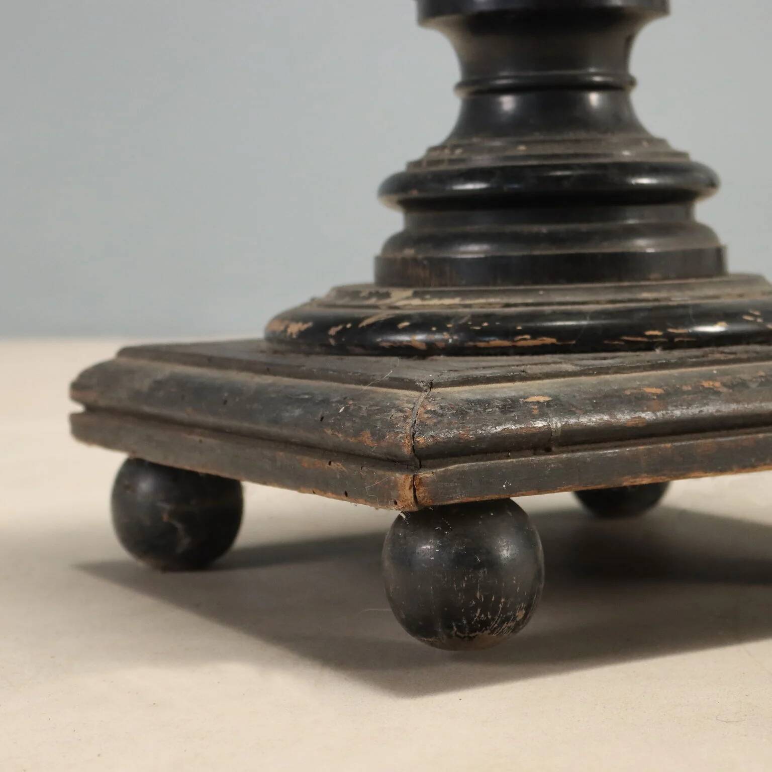 Antique ebonised wood and mother-of-pearl columns, 19th century