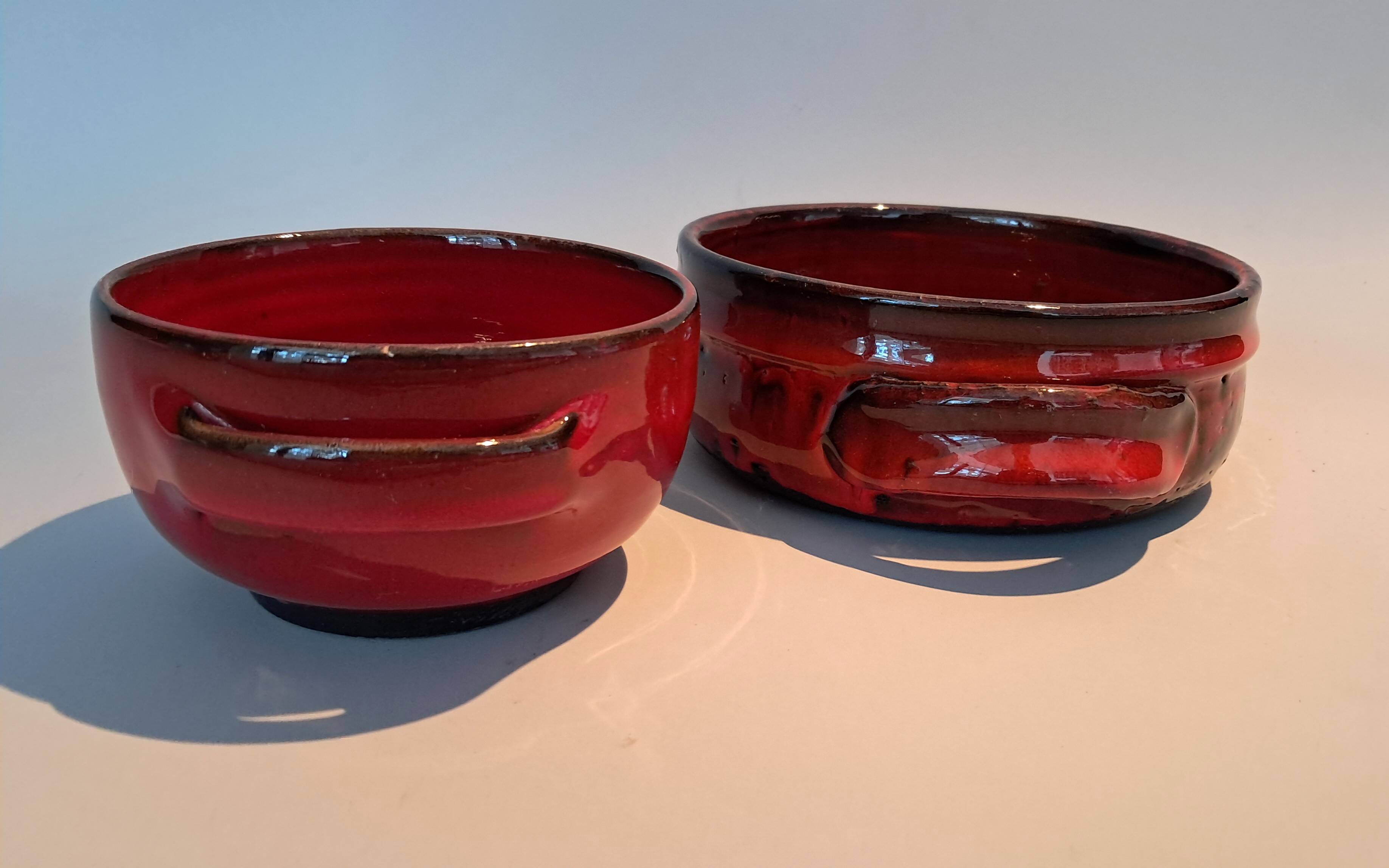 Red ceramic pieces by Gérard Hoffman (1917/1965).