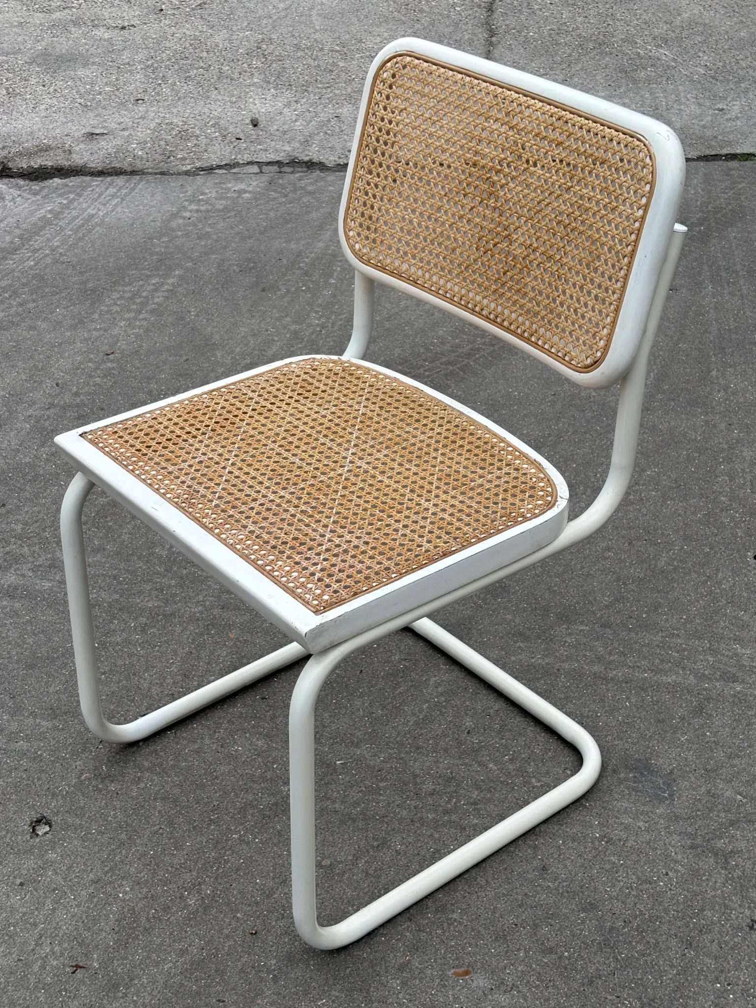 Cesca design chair b32 model in white