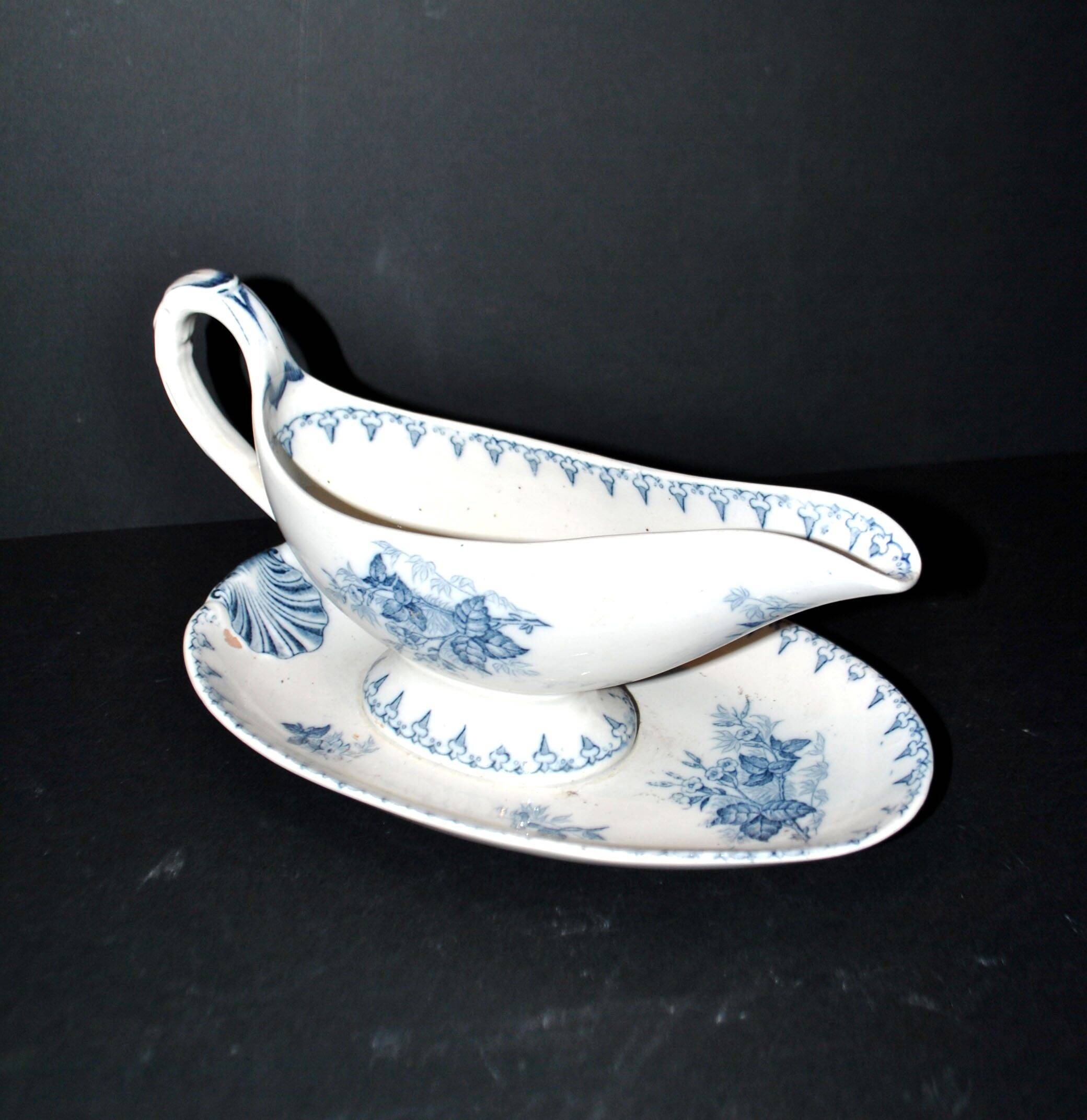 Sarreguemines Utschneider sauceboat Flore in blue floral earthenware