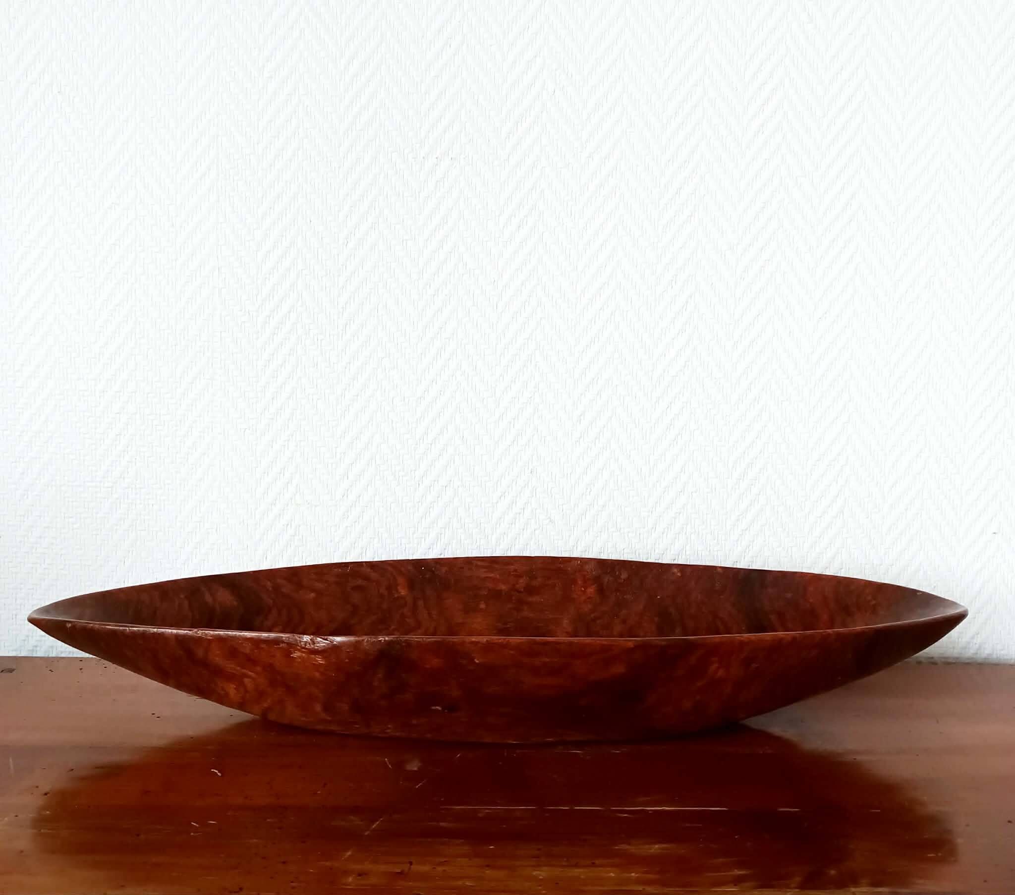 Coupe oblongue en bois brutaliste