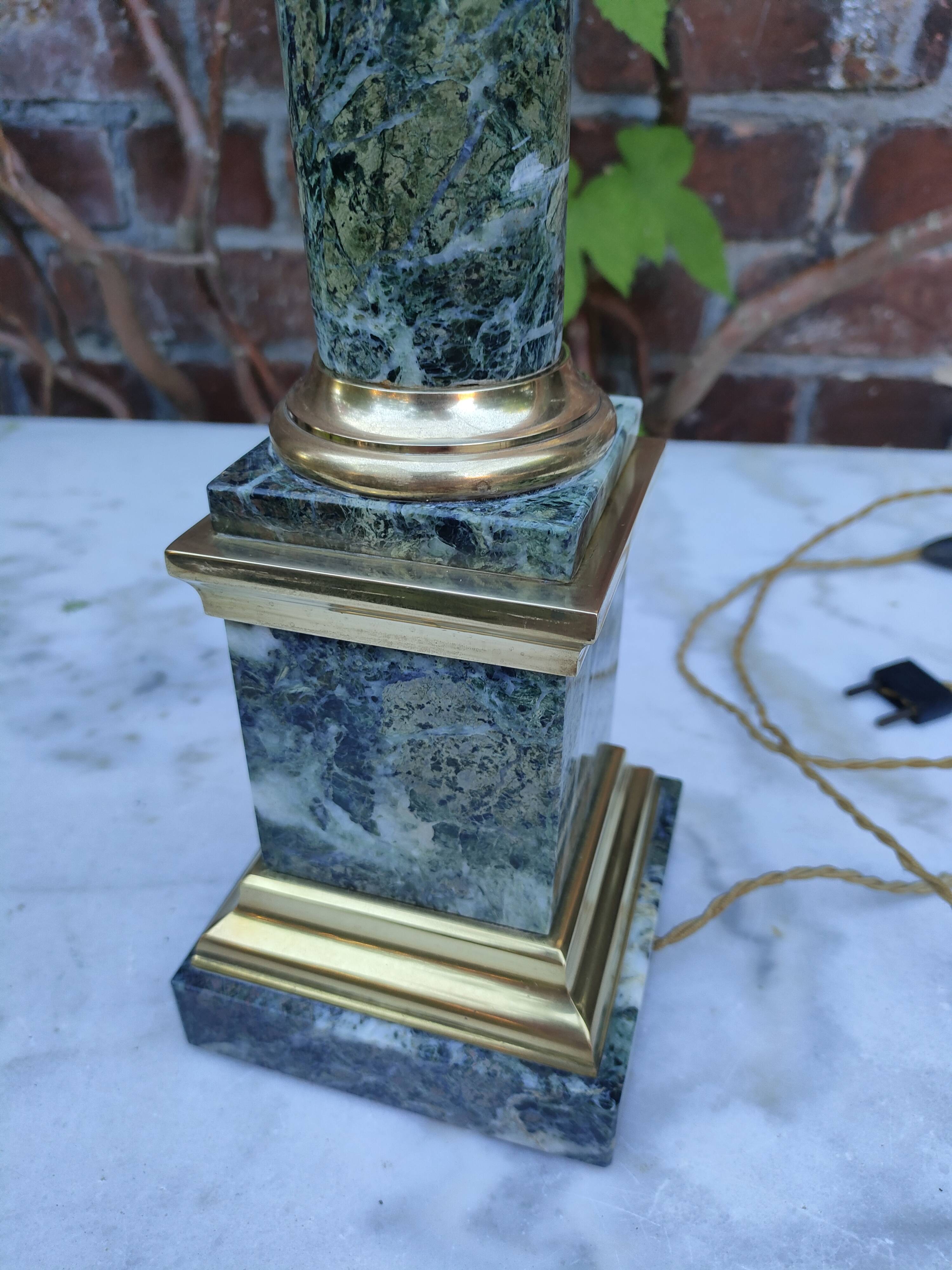 Column lamp base in Corinthian style in Napoleon III green marble.
