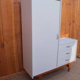 Armoire asymétrique
