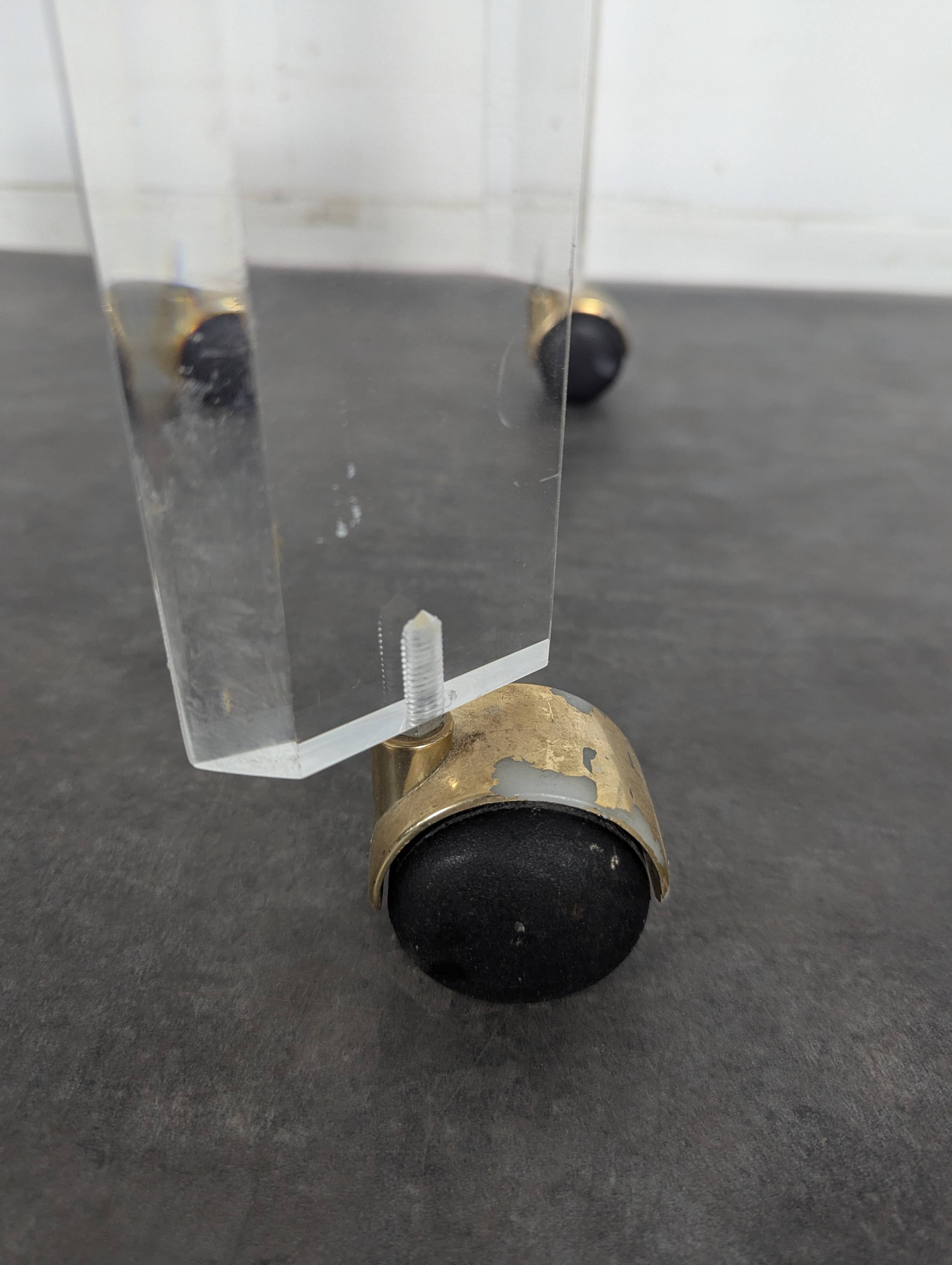 Rolling dessert trolley in plexiglass David Lange